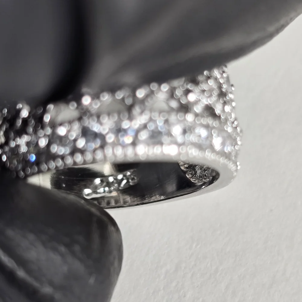 Exquisite Sterling Silver 925 Ring - A True Showstopper